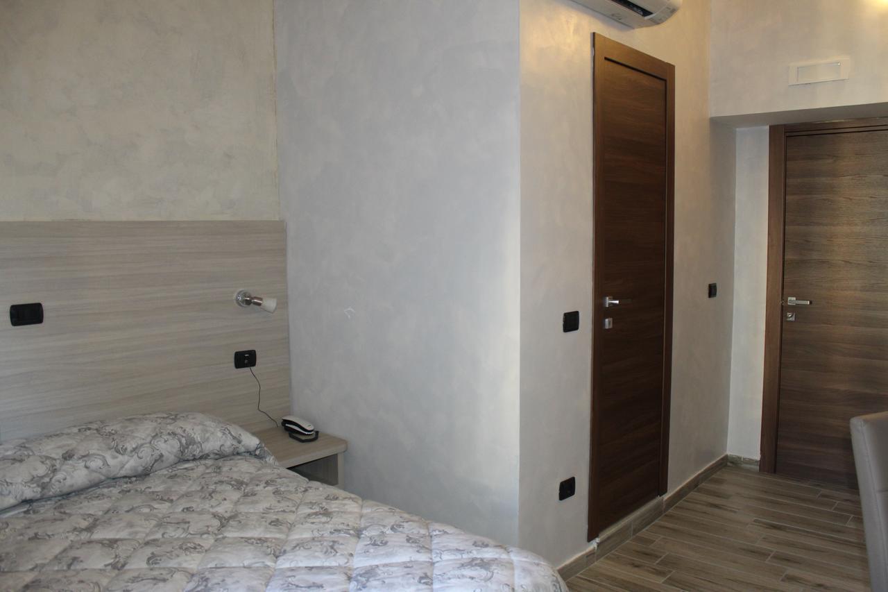 Ricci Rooms Genoa Bagian luar foto